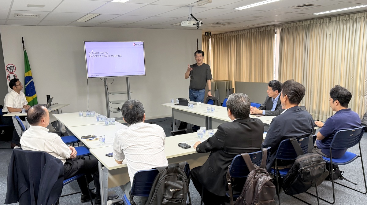 機械金属部会（三好康敦部会長）は2025年12月16日に8名で商工会議所にて懇談会を開催した。