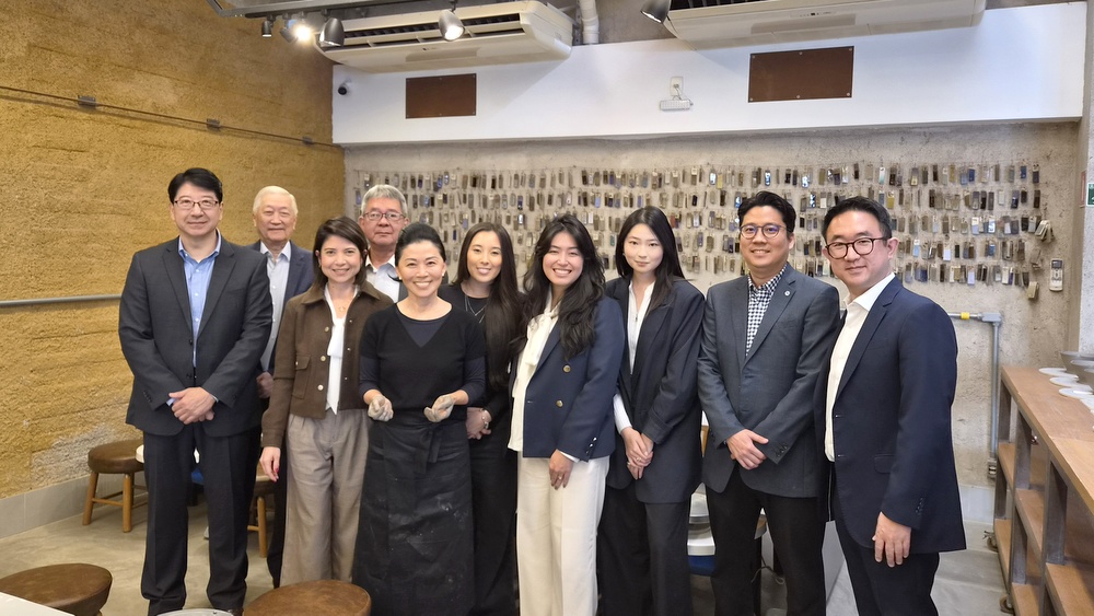Comissão de Intercâmbio da Câmara visita atelier da ceramista Hideko Honma